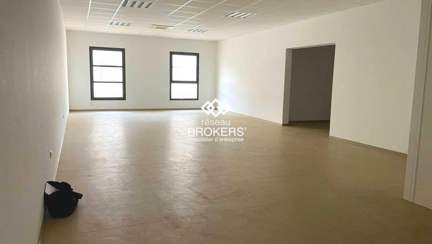 Office in Nîmes for lease Interior Photo- Image 1 of 5