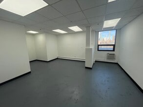 43-49 10th St, Long Island City, NY for lease Building Photo- Image 1 of 1
