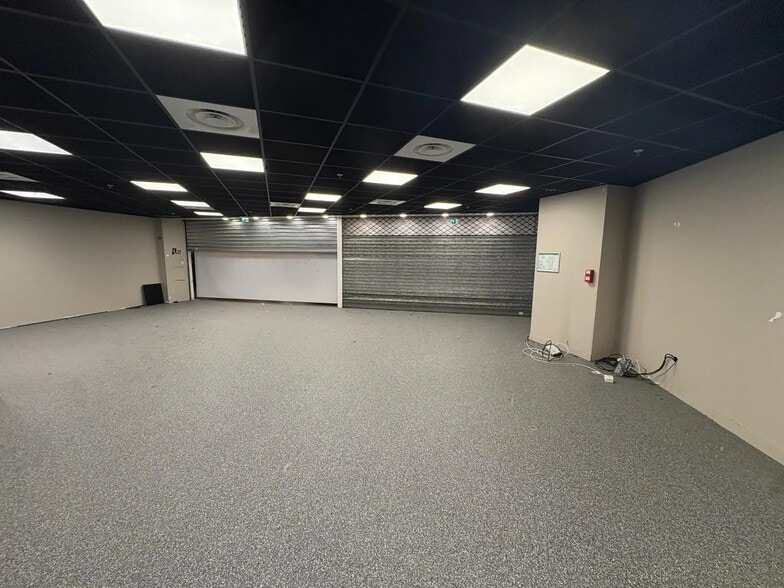 Retail in Paris for lease - Interior Photo - Image 3 of 6