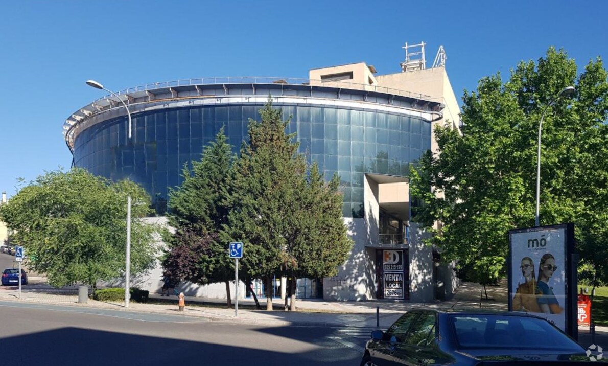 Retail in Toledo, Toledo for sale Primary Photo- Image 1 of 4