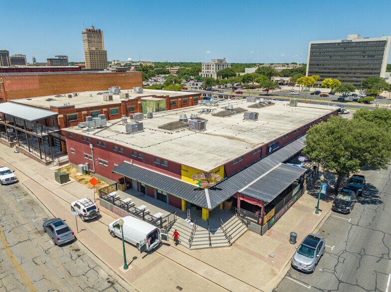 215 S University Parks Dr, Waco, TX for lease - Building Photo - Image 2 of 3