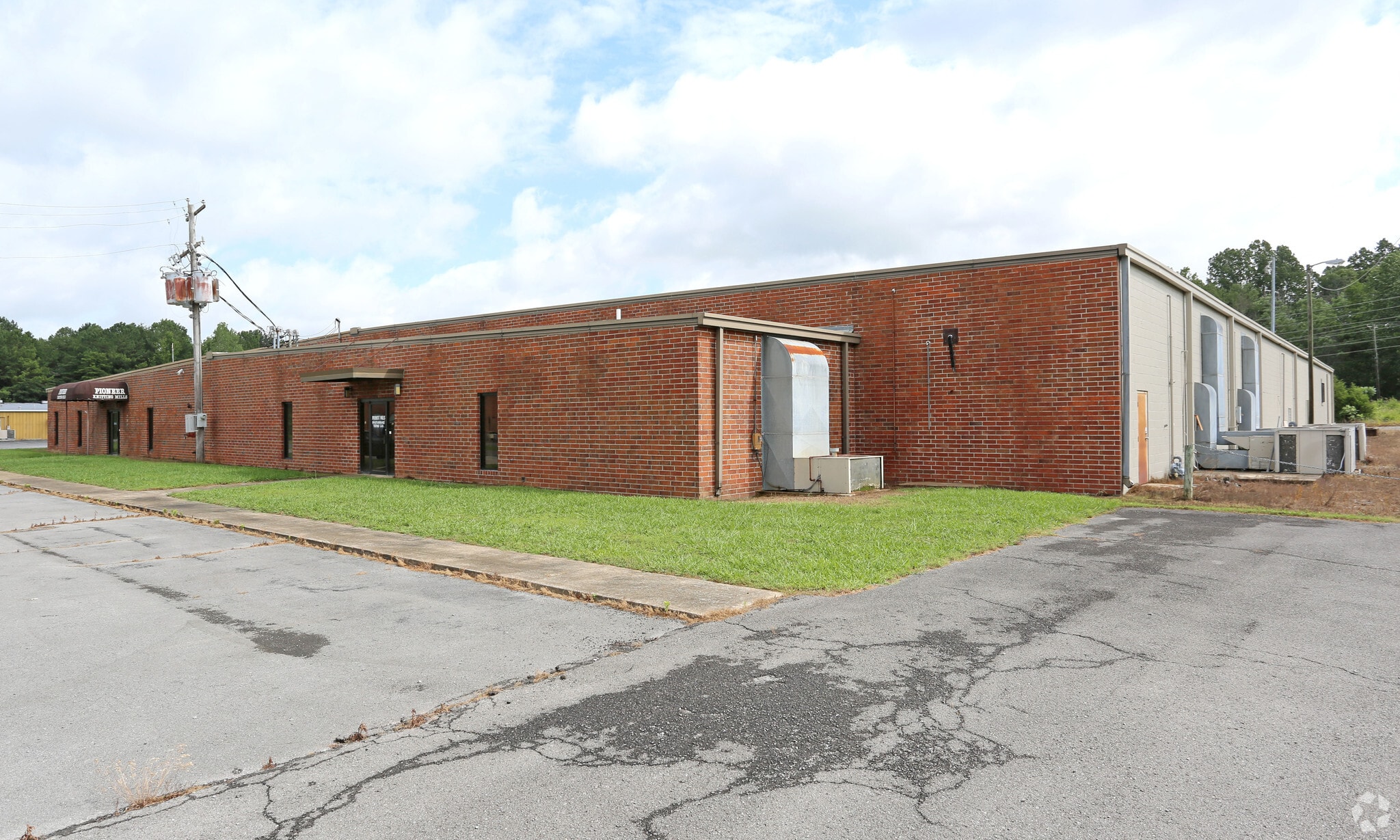 209 35th St NE, Fort Payne, AL for lease Primary Photo- Image 1 of 4