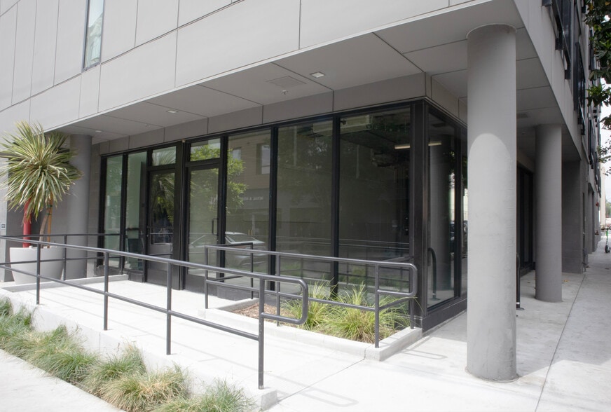 6762 Hawthorn Ave, Los Angeles, CA for lease - Building Photo - Image 1 of 7