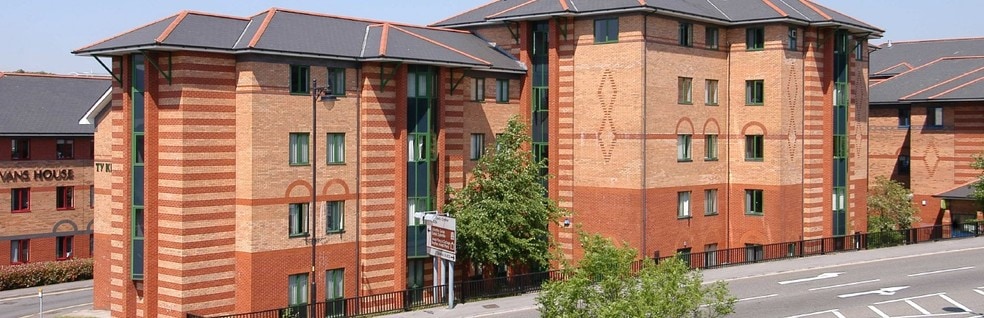 Avenue De Clichy, Merthyr Tydfil for lease - Building Photo - Image 2 of 44