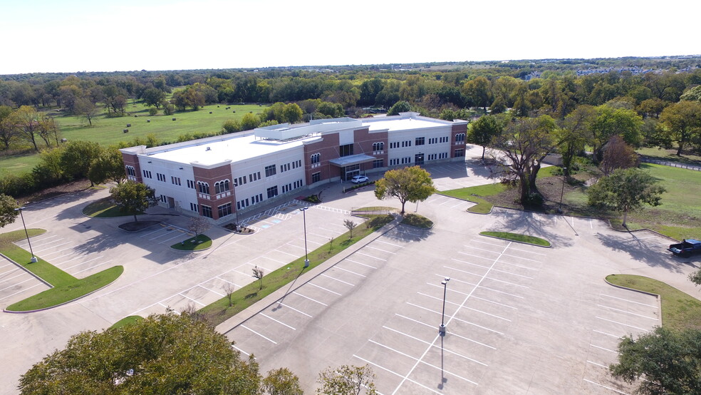 1305 W Jefferson St, Waxahachie, TX for lease - Building Photo - Image 3 of 8