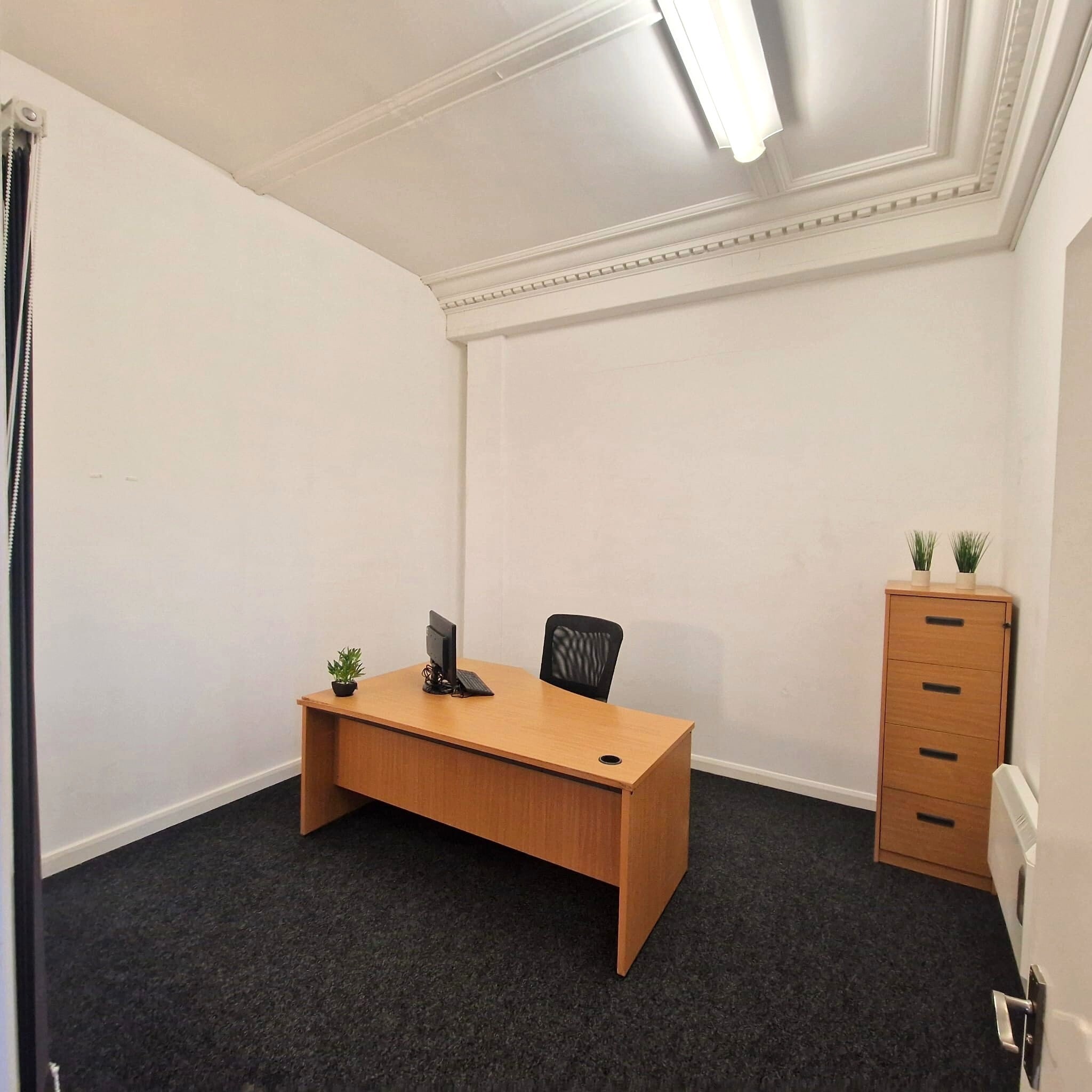 St. Georges Rd, Bolton for lease Interior Photo- Image 1 of 2