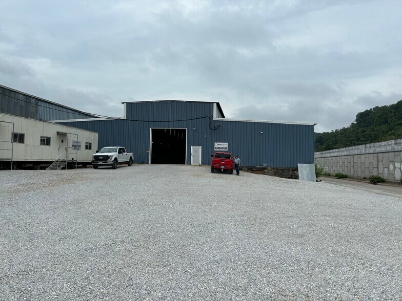 Industrial in Bellaire, OH for lease - Primary Photo - Image 1 of 7