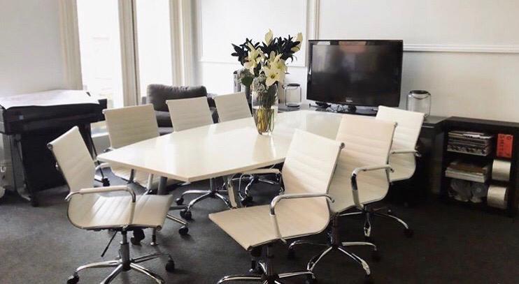 8 High St, Cobham for lease - Interior Photo - Image 2 of 7