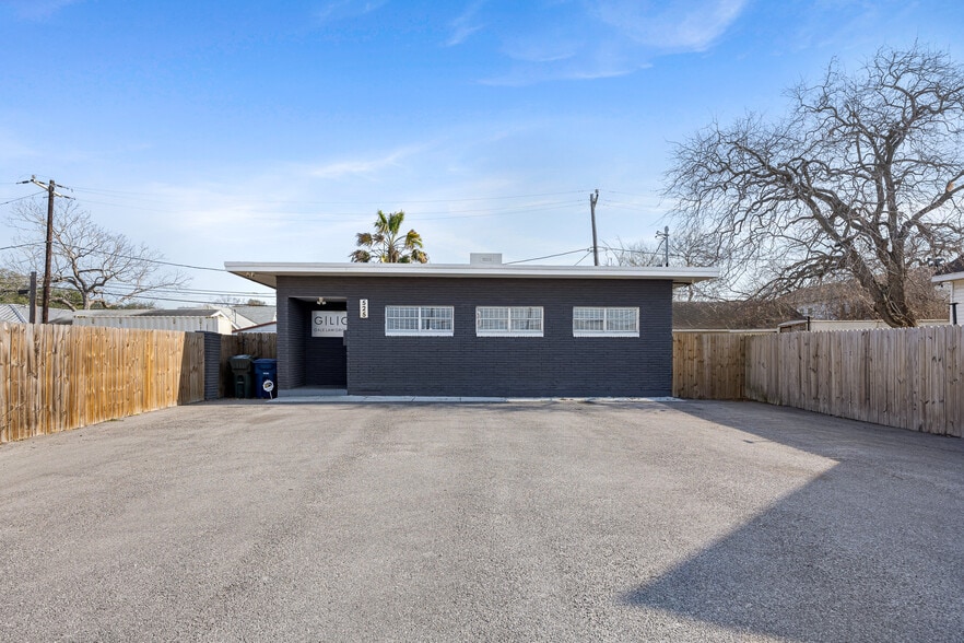 525 Clifford St, Corpus Christi, TX for sale - Building Photo - Image 3 of 33