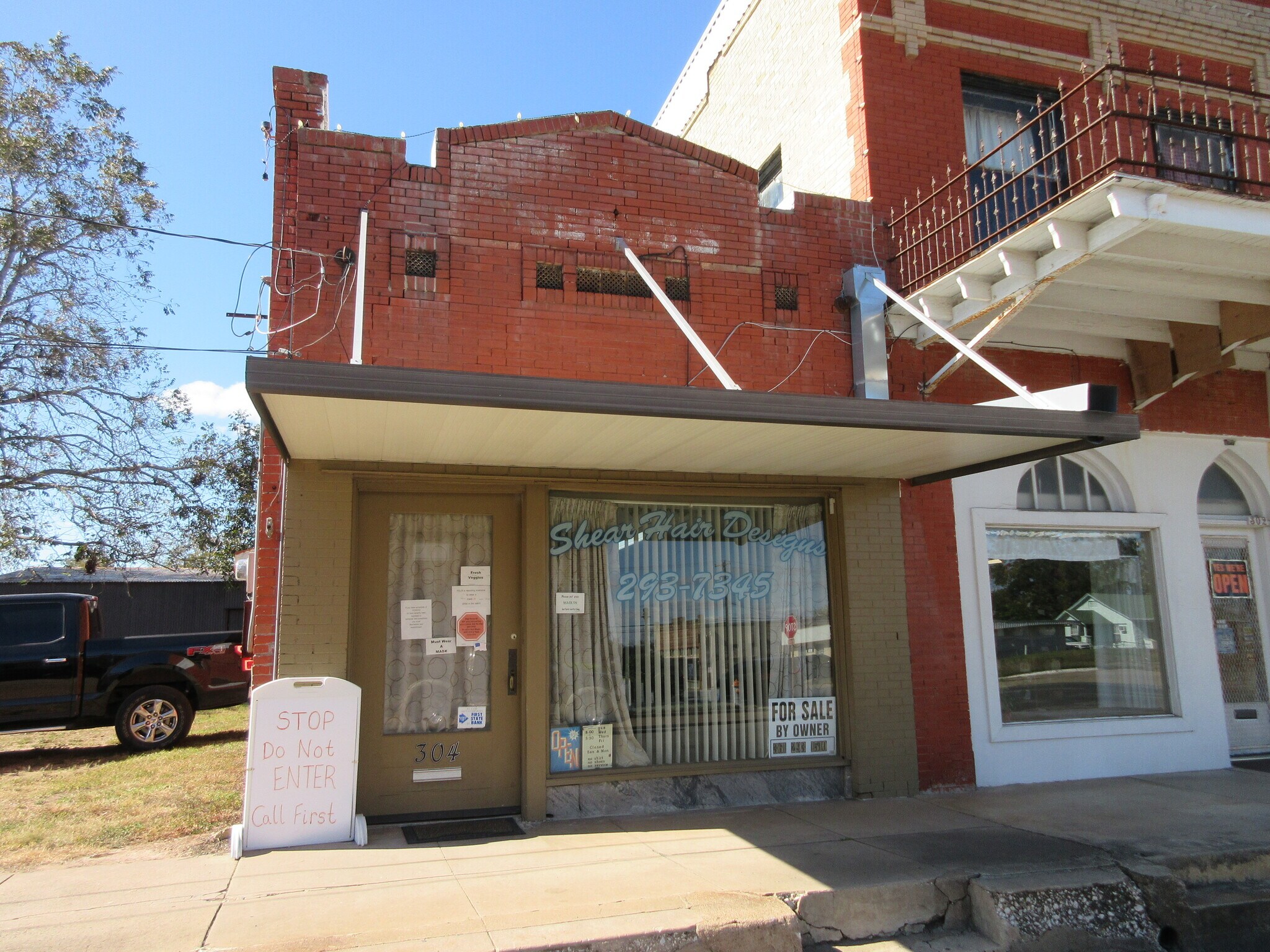 304 Lott St, Yoakum, TX for sale Building Photo- Image 1 of 1