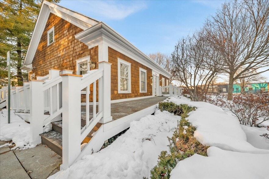 907 W 14 Mile Rd, Clawson, MI for sale - Building Photo - Image 2 of 34