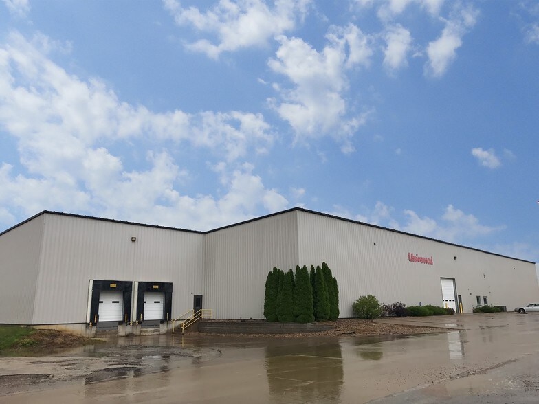 4130 SW Thomas Dr, Cedar Rapids, IA for sale - Building Photo - Image 1 of 1