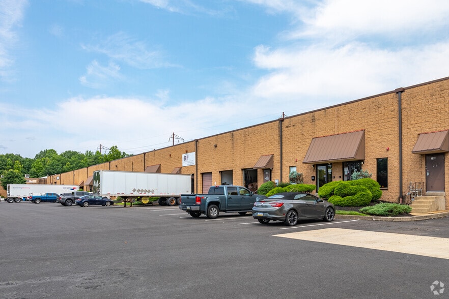 780 Haunted Ln, Bensalem, PA for lease - Building Photo - Image 3 of 8