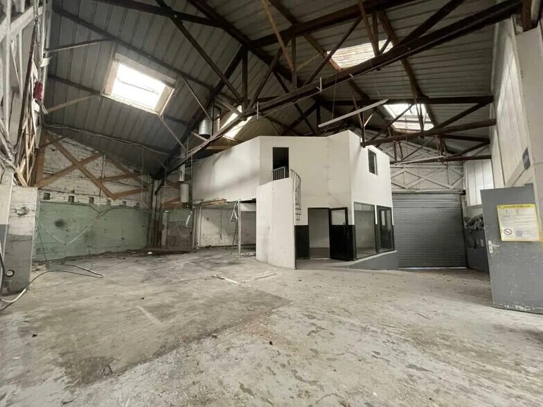 Flex in Épinay-sur-Seine for lease - Interior Photo - Image 3 of 9