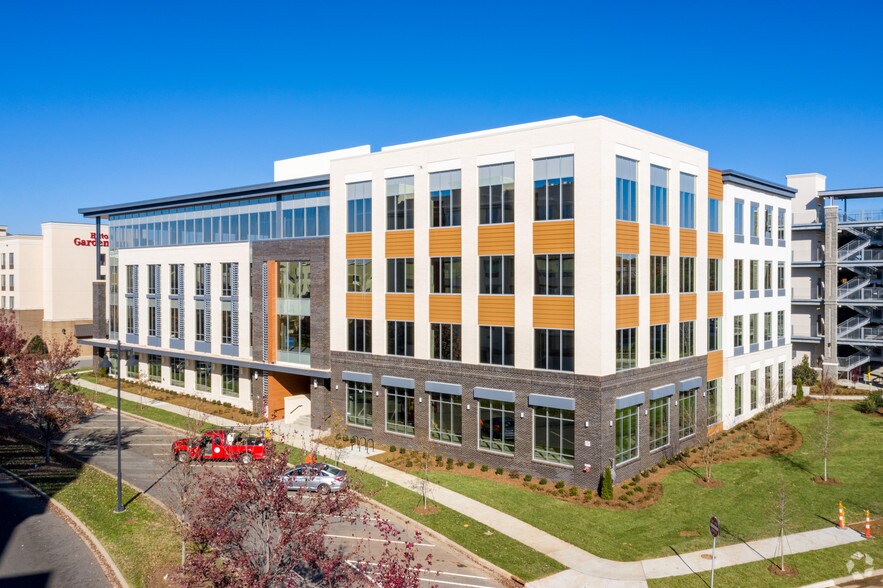 1916 Ayrsley Town Blvd, Charlotte, NC for lease - Two Silver Crescent - Image 1 of 22