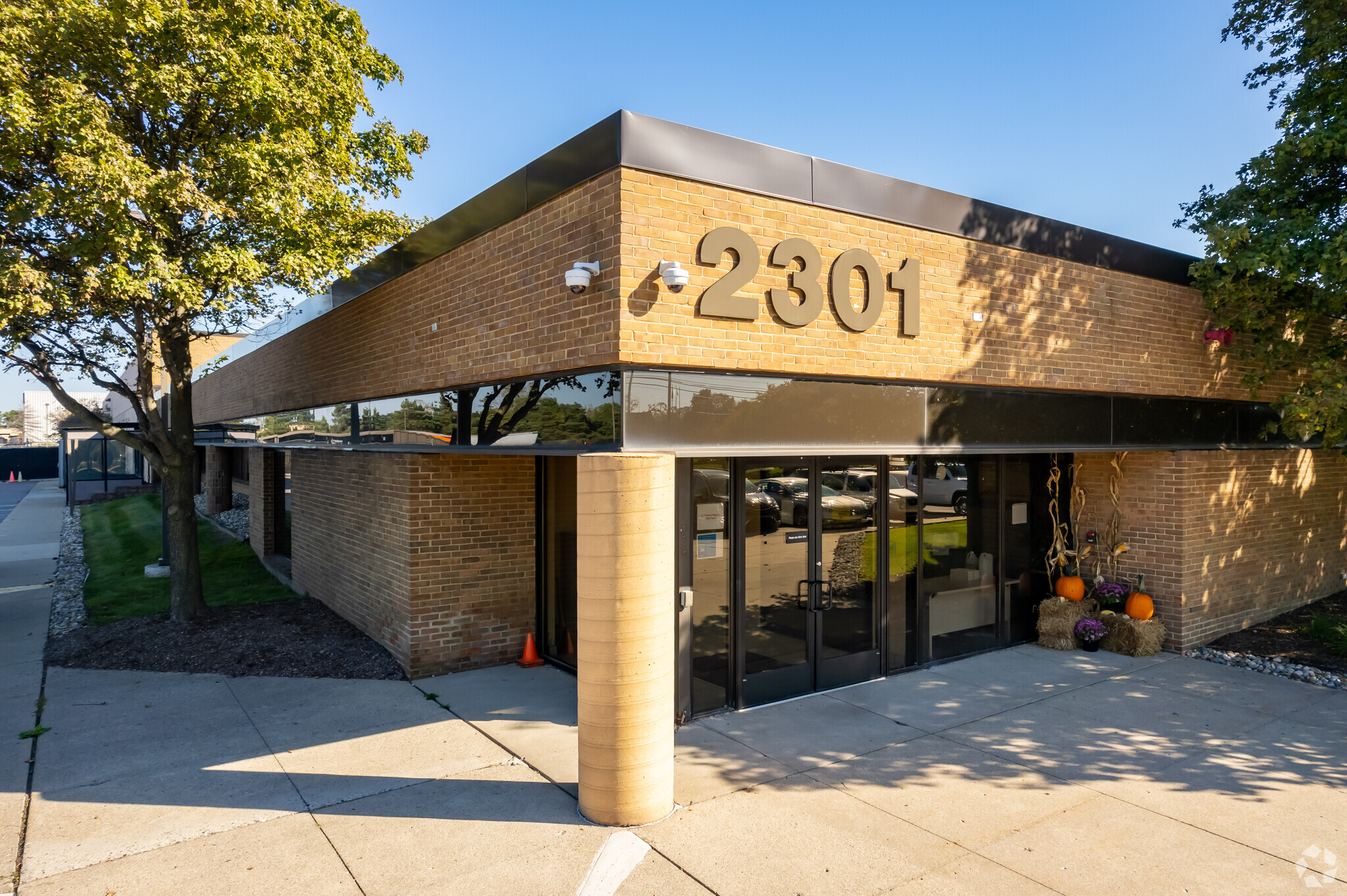 2301 Featherstone Rd, Auburn Hills, MI for sale Primary Photo- Image 1 of 1