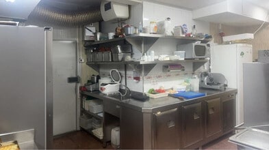 Retail in L'Hospitalet de Llobregat, Barcelona for lease Interior Photo- Image 2 of 2