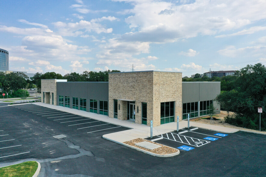 19106 N Highway 281, San Antonio, TX for lease - Building Photo - Image 1 of 6