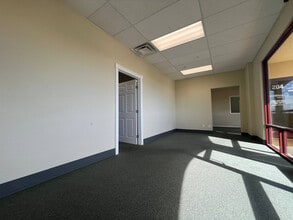 16070 Tuscola Rd, Apple Valley, CA for lease Interior Photo- Image 2 of 12