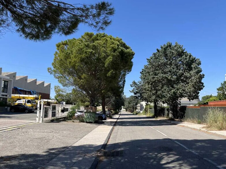 77 Rue Emmanuel Vitria, Gardanne for sale - Building Photo - Image 3 of 7