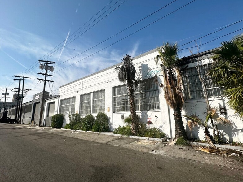 2823 E 11th St, Los Angeles, CA for lease - Building Photo - Image 1 of 7
