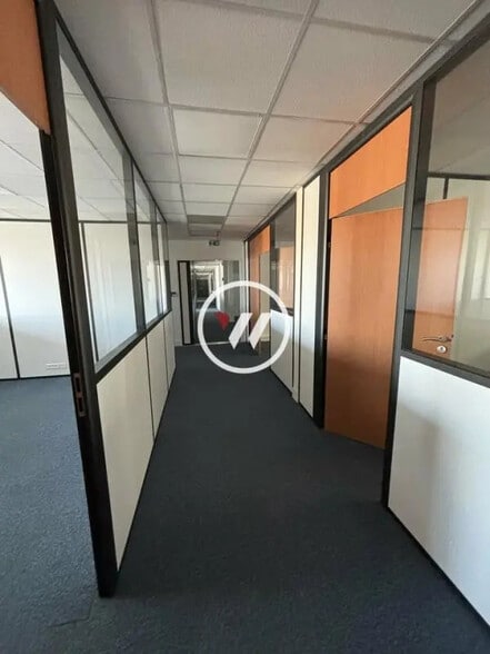 Office in Marseille for lease - Interior Photo - Image 3 of 20