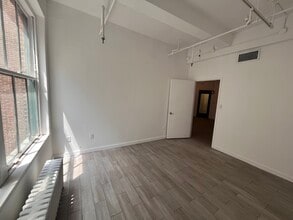 242 W 27th St, New York, NY for lease Interior Photo- Image 2 of 6