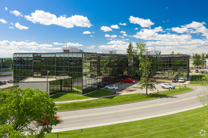 2912 Memorial Dr SE, Calgary, AB for lease - Building Photo - Image 2 of 7