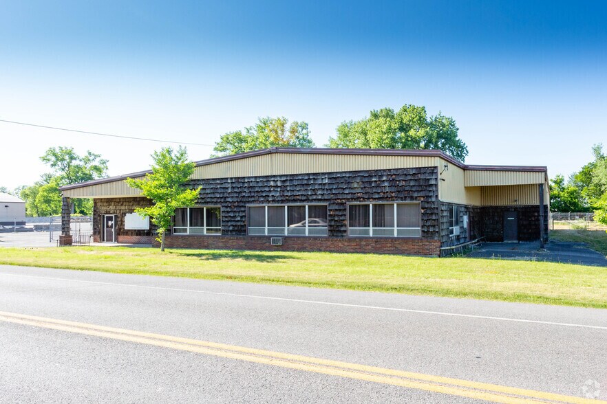 5949 E Molloy Rd, Mattydale, NY for sale - Primary Photo - Image 1 of 1