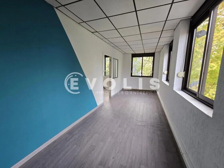 Office in Massy for lease - Interior Photo - Image 2 of 9