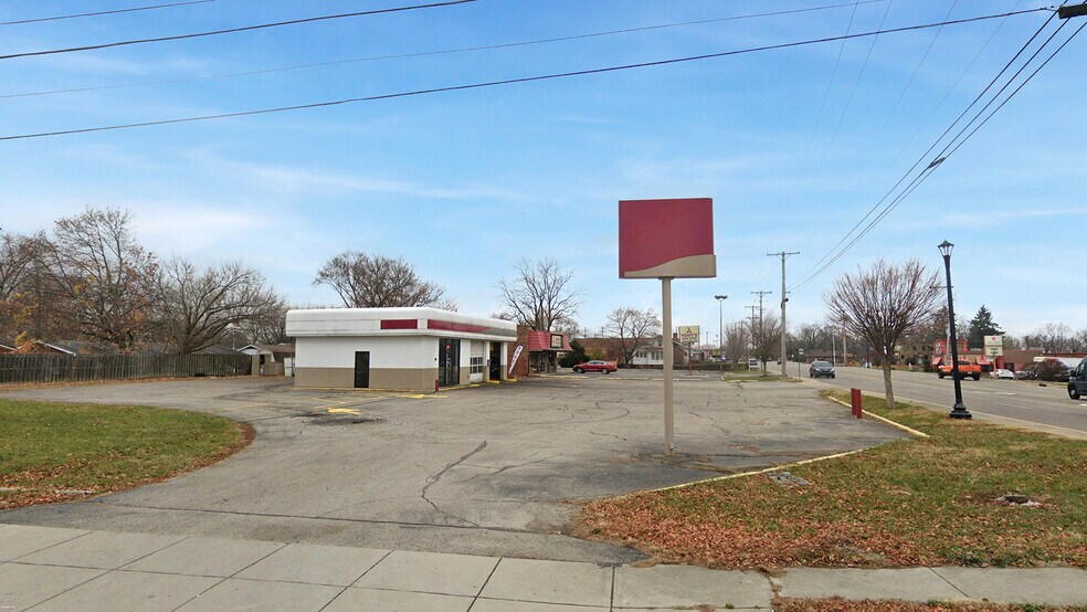 621 S Main St, Englewood, OH for sale - Building Photo - Image 2 of 3