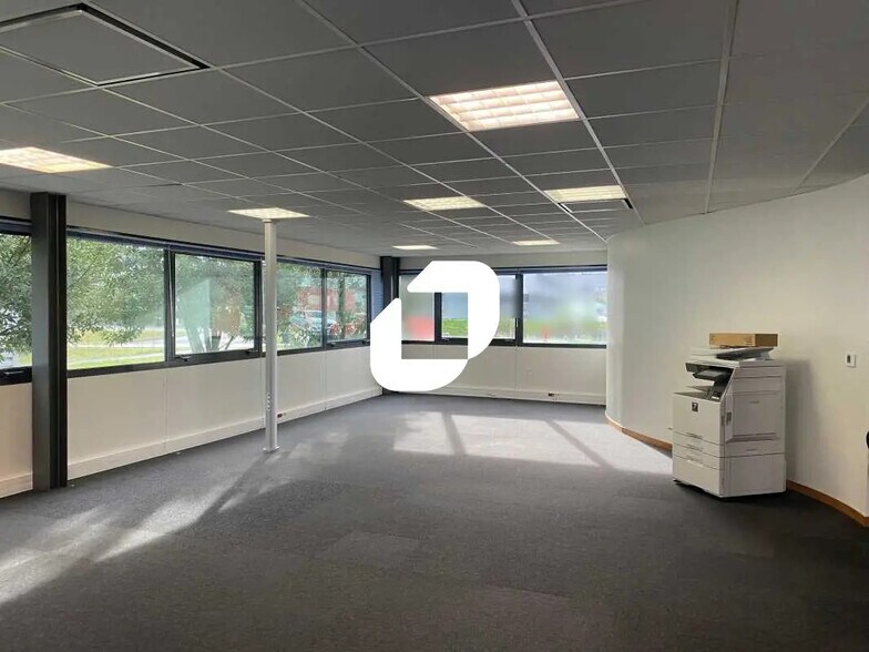 Office in Mérignac for lease - Interior Photo - Image 2 of 7