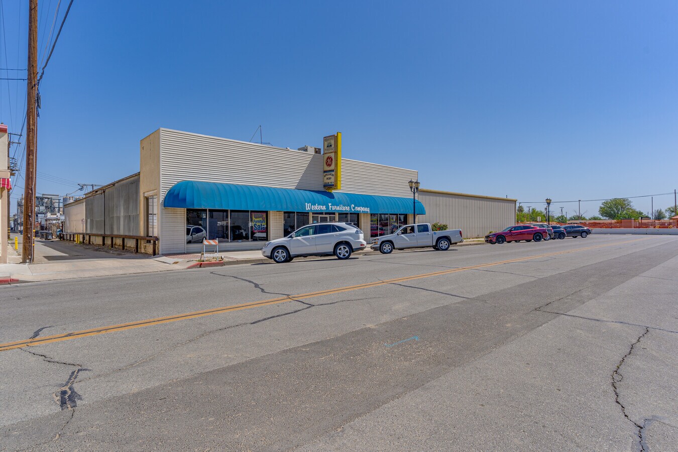 706 7th St, Wasco, CA 93280