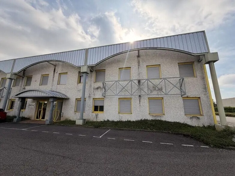 Flex in Genas for sale - Building Photo - Image 3 of 12