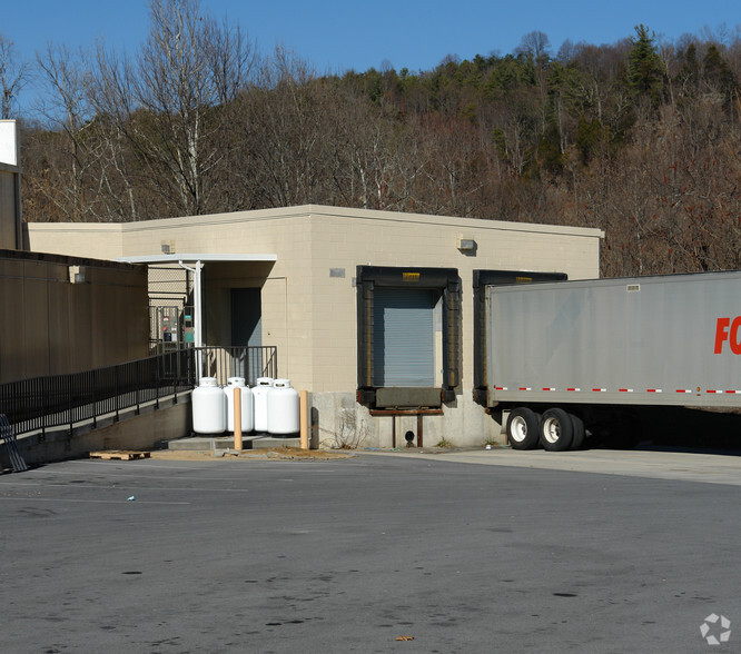 736 N Beaver Dam Ave, Damascus, VA for lease - Building Photo - Image 2 of 3