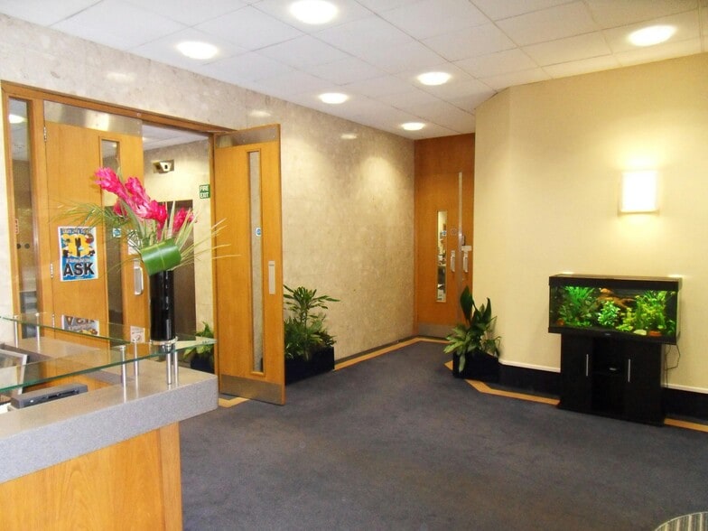 3-5 Eastern Rd, Romford for lease - Interior Photo - Image 3 of 6