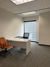 1700 Pacific Ave, Dallas, TX for lease Interior Photo- Image 1 of 7