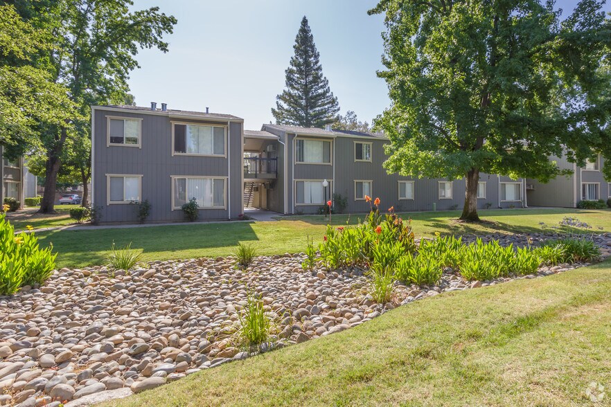 5820 Sutter Ave, Carmichael, CA 95608