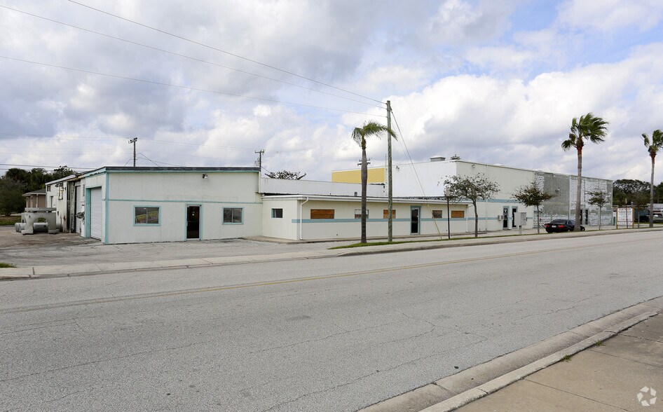 102 Woodland Ave, Cocoa Beach, FL for sale - Primary Photo - Image 1 of 1