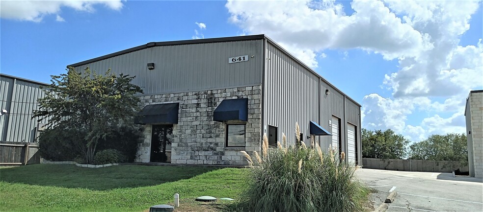 641 Commercial Dr, Buda, TX for sale - Building Photo - Image 1 of 1