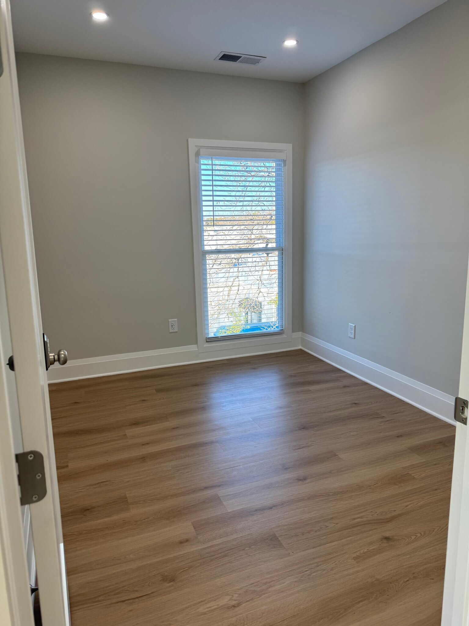 610 Colonial Park Dr, Roswell, GA for lease Building Photo- Image 1 of 1