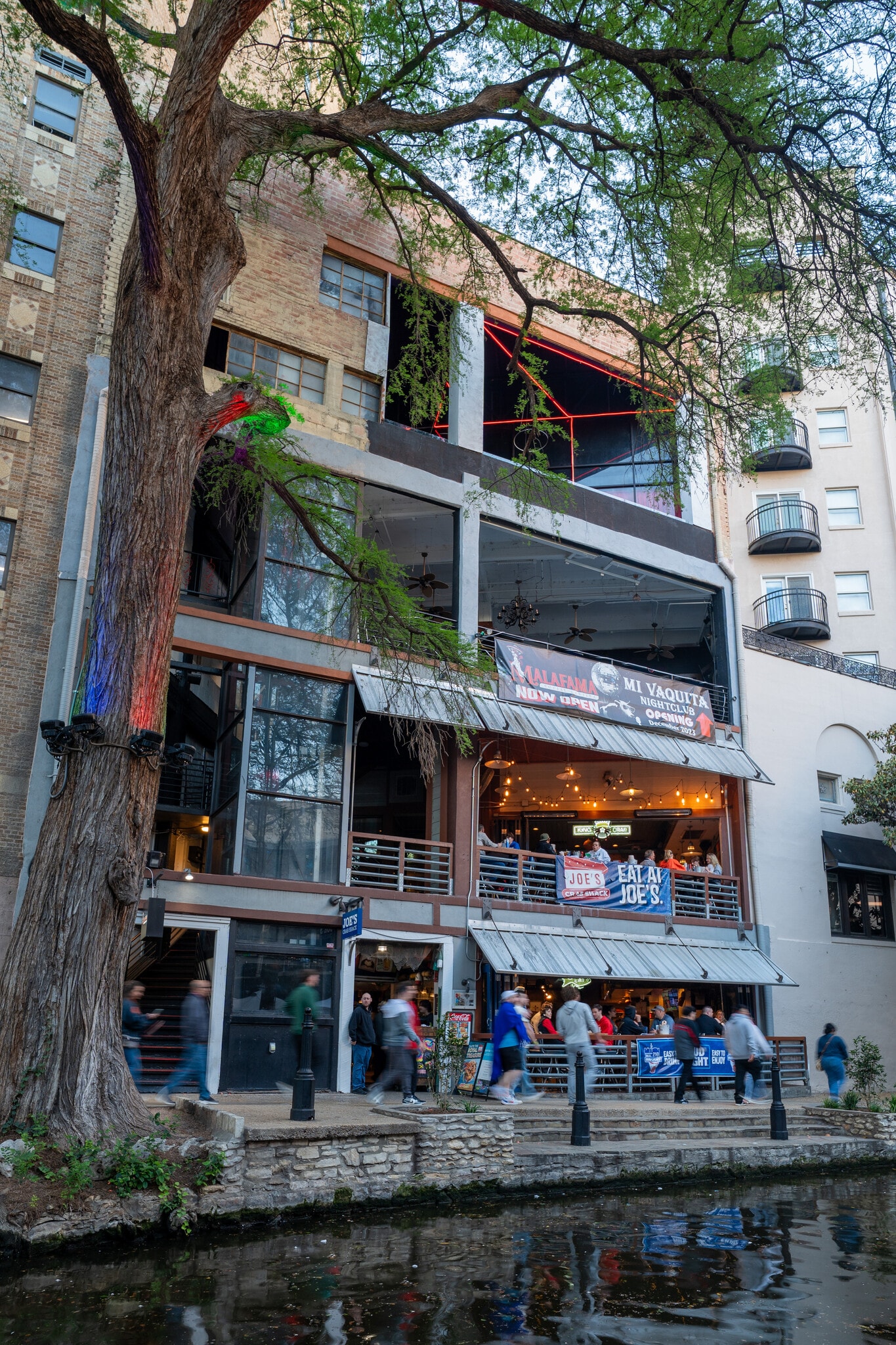 212 College St, San Antonio, TX for lease Building Photo- Image 1 of 8