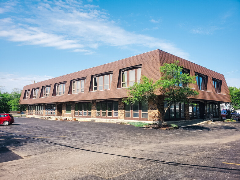 95 W Grand Ave, Lake Villa, IL for sale - Building Photo - Image 1 of 19