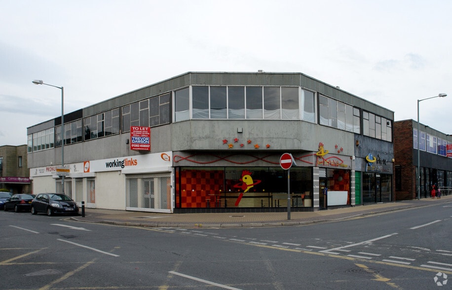 16-18 Red Lion St, Burnley for lease - Building Photo - Image 3 of 8