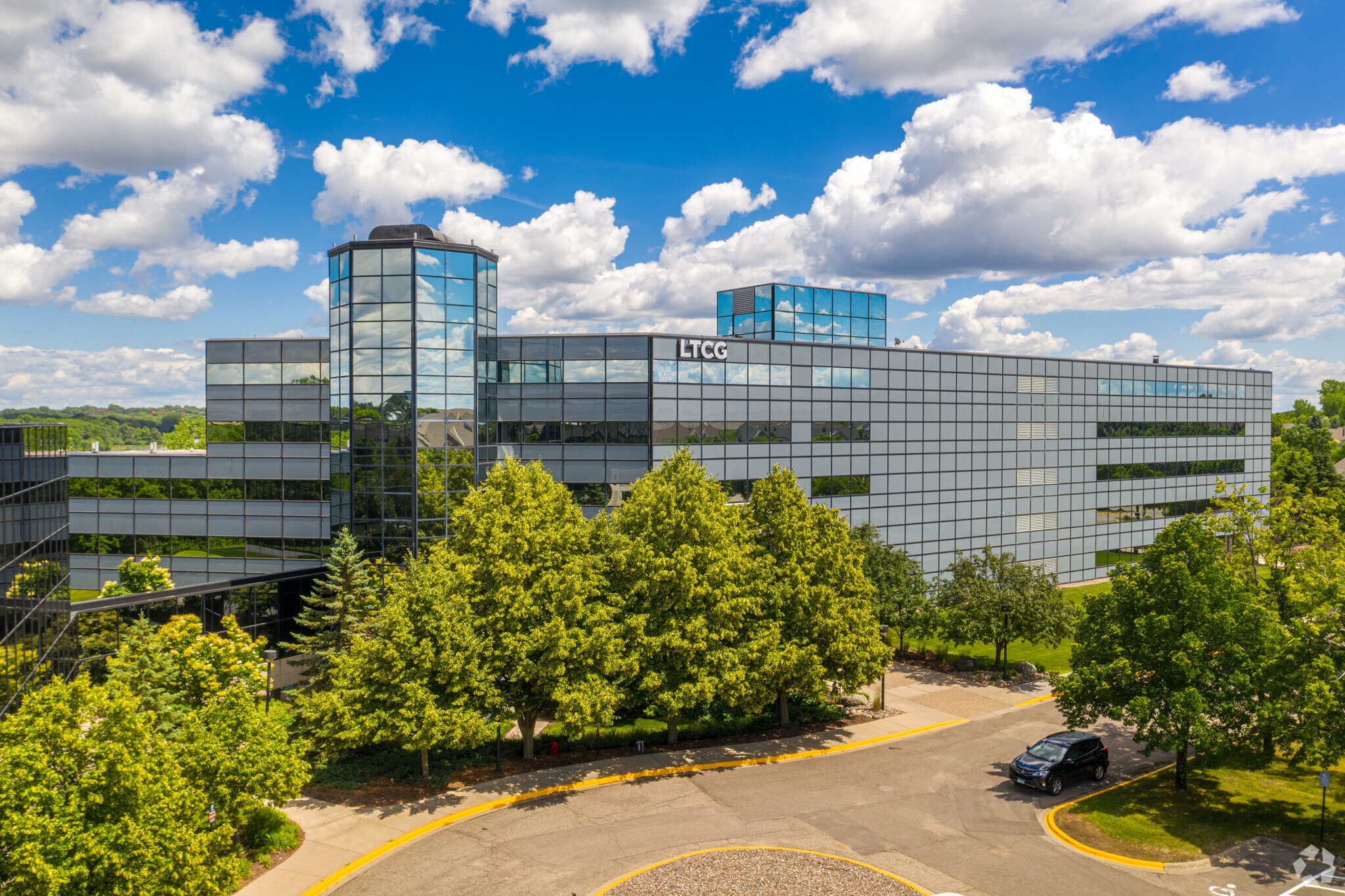 11000 Prairie Lakes Dr, Eden Prairie, MN for lease Building Photo- Image 1 of 8