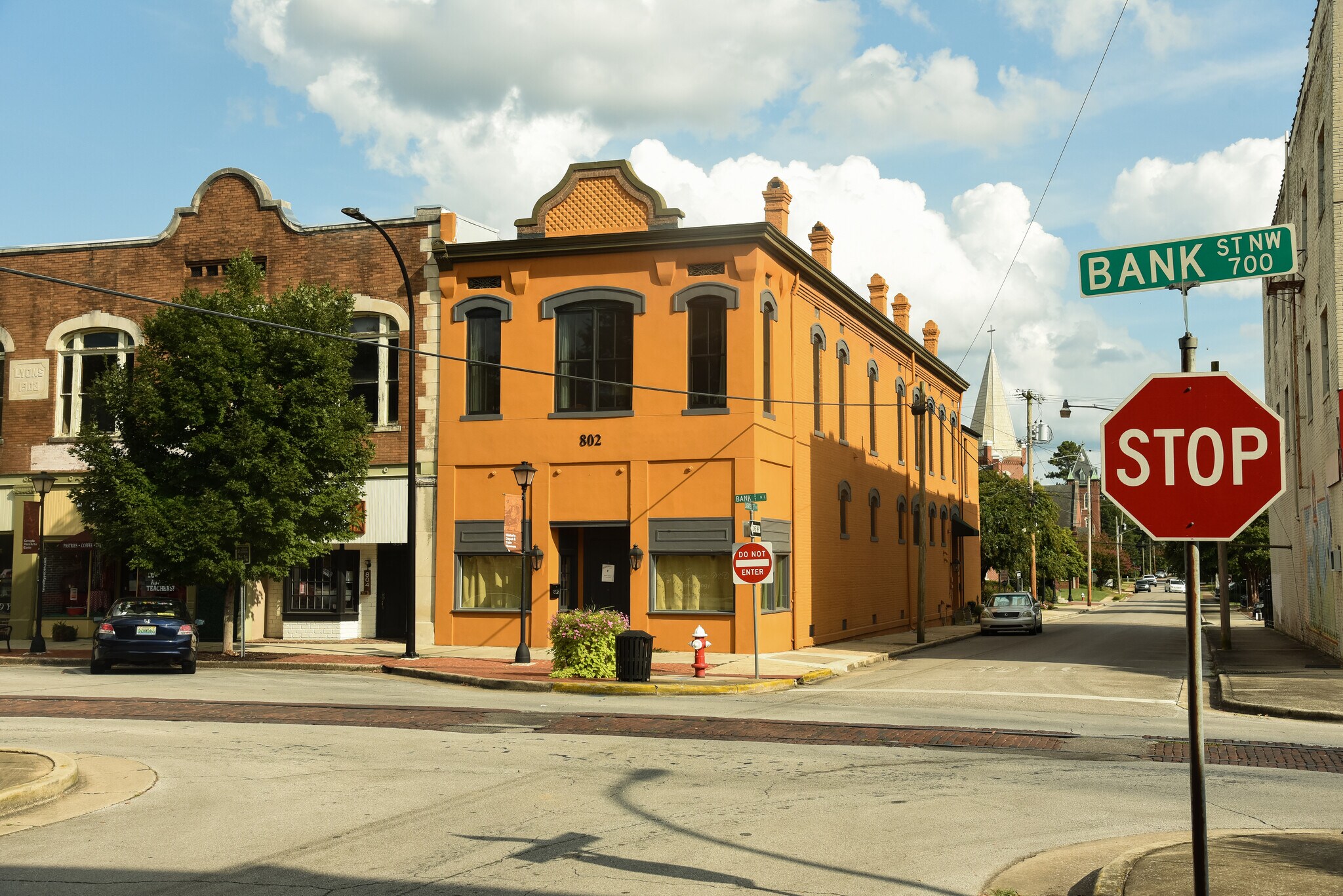 802 Bank St NE, Decatur, AL for sale Primary Photo- Image 1 of 1
