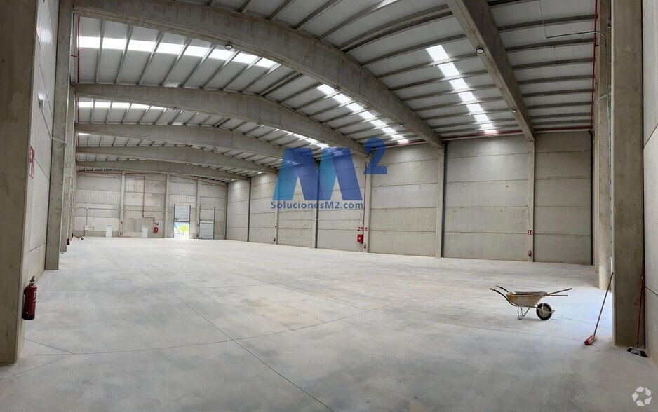 Calle del Hierro, 8, Chiloeches, Guadalajara for lease - Building Photo - Image 2 of 3