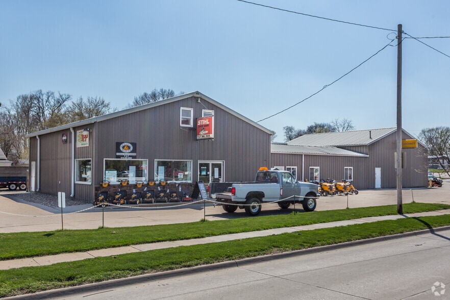 2715 E University Ave, Des Moines, IA for sale - Primary Photo - Image 1 of 3