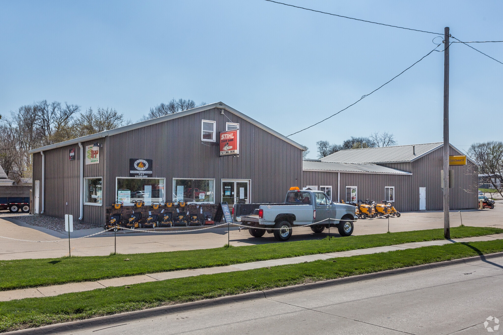 2715 E University Ave, Des Moines, IA for sale Primary Photo- Image 1 of 4