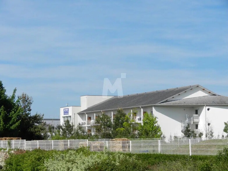 Office in Saint-Michel-sur-Orge for lease - Building Photo - Image 1 of 8